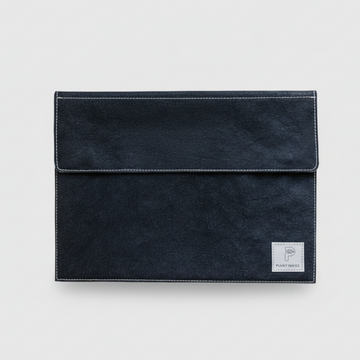 Plant Inside Laptop Sleeve in black – vegan and cruelty-free protection for laptops
