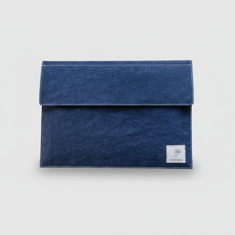 Plant Inside Laptop Sleeve in navy blue – vegan and cruelty-free protection for laptops
