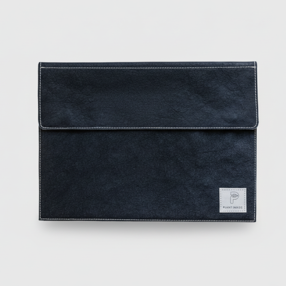 Plant Inside Laptop Sleeve in black – vegan and cruelty-free protection for laptops
