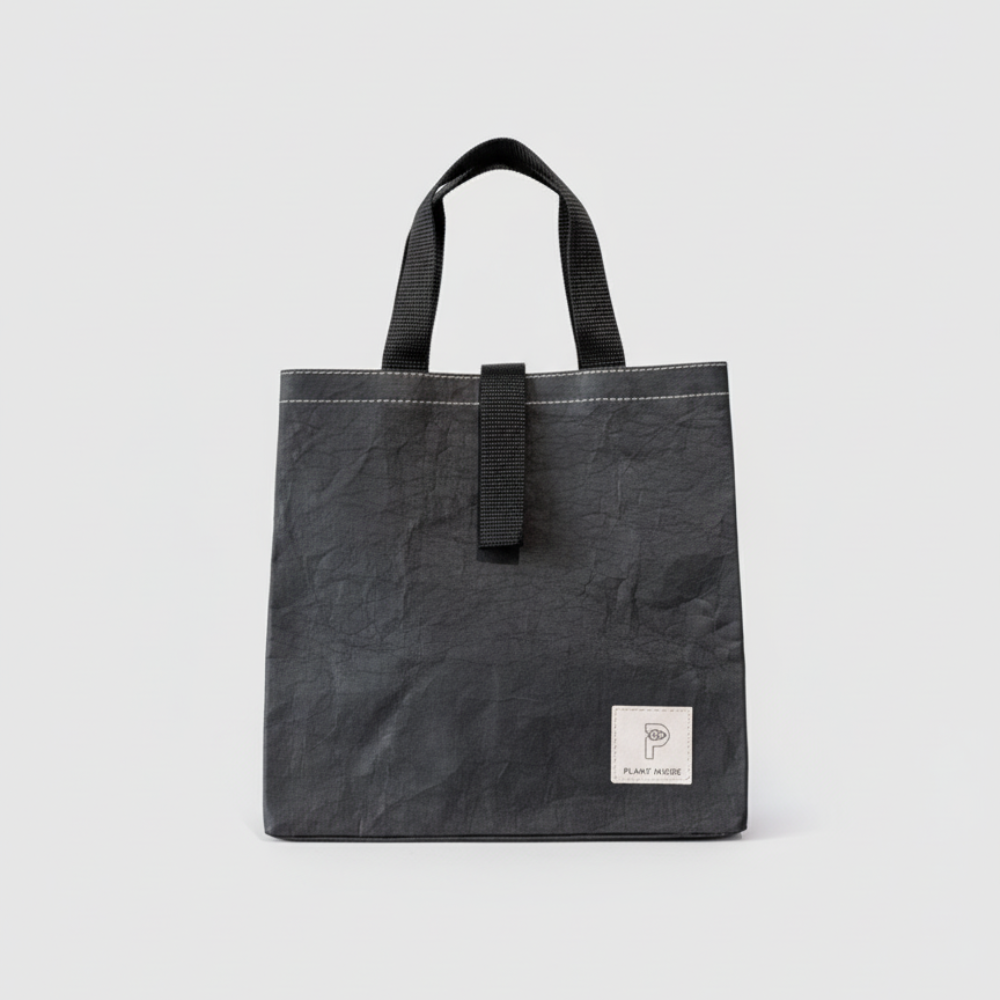 Plant Inside Lunch Bag in black – vegan and cruelty-free insulated bag for everyday use