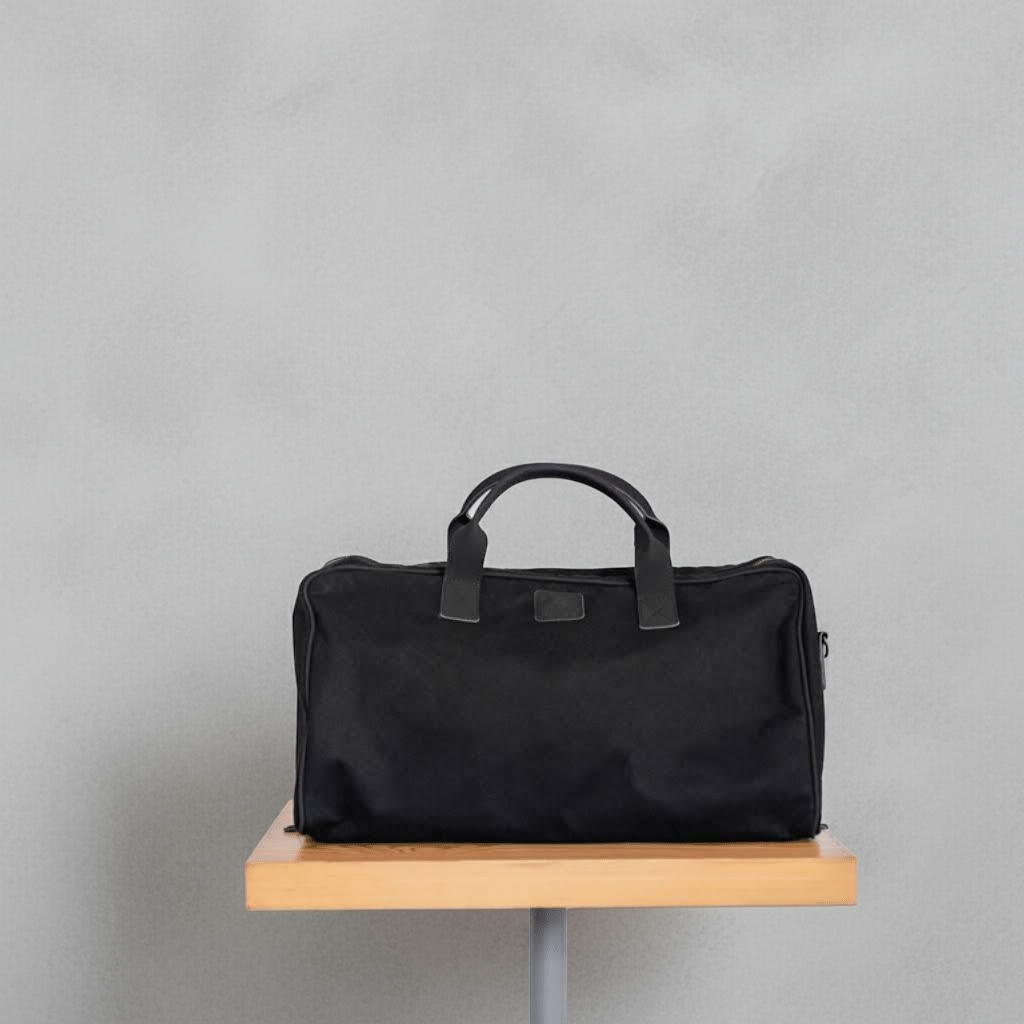 Plant Inside Weekend Bag in black – spacious vegan and cruelty-free duffel bag