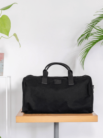 Black vegan weekend bag with matte finish and smart compartments